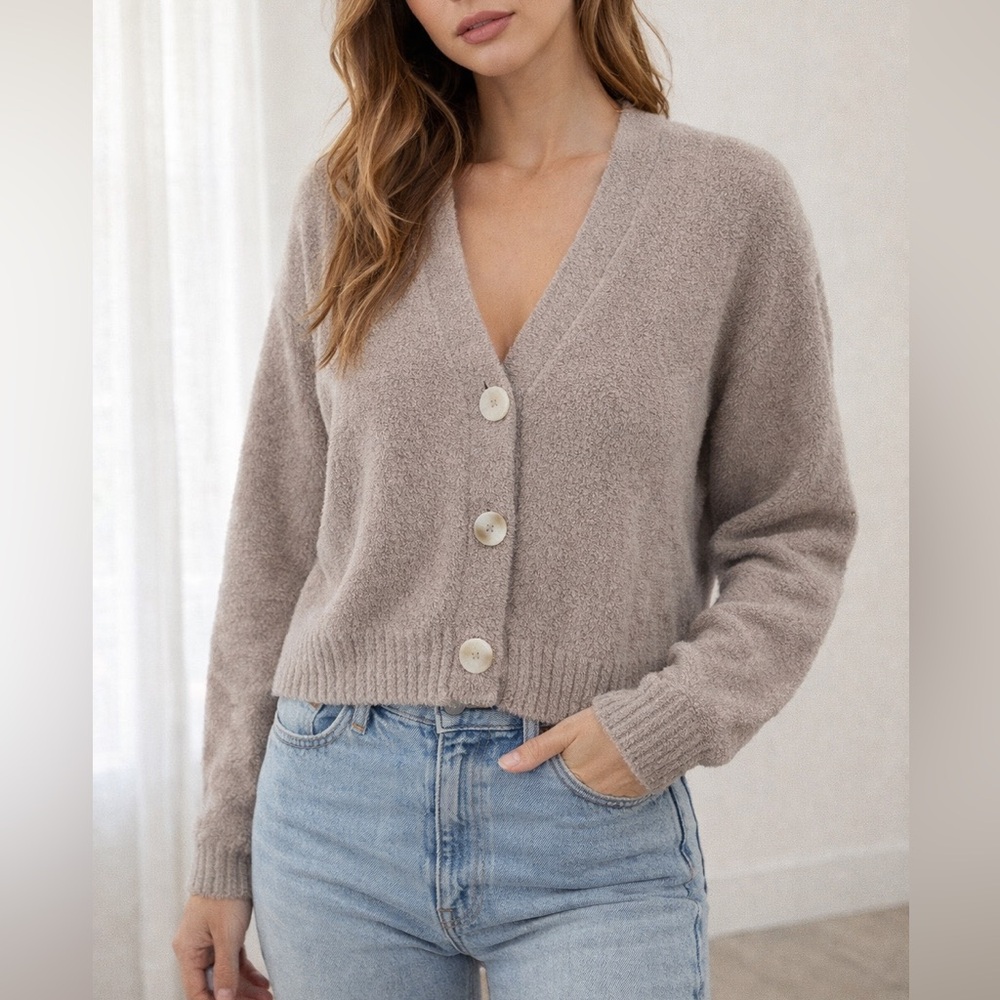 UGG V-Neck Sweater Cardigan Tan Gray Cozy Plush Long Sleeve Size Large Cozycore
